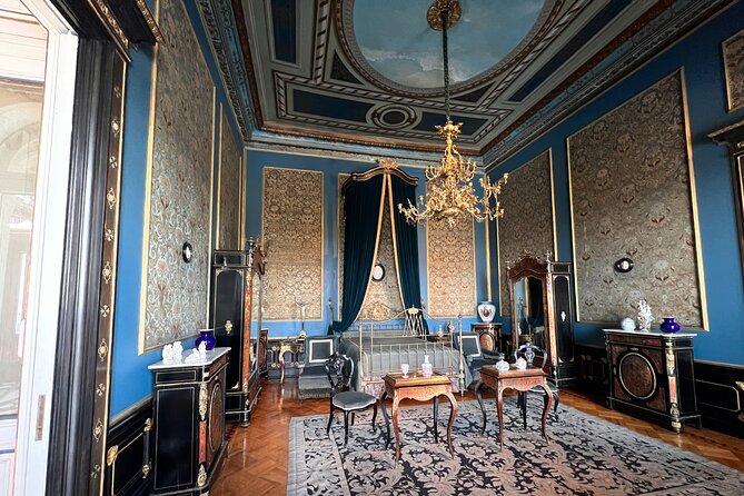 100% private tour in Chapultepec Castle & around (with transport) - What kind of traveler should book this?