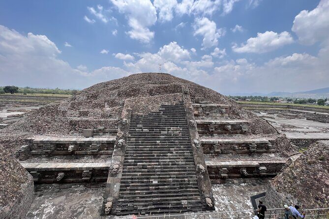 100% Private Tour in Teotihuacán Pyramids from Mexico City - Pickup and the Mexico City drive: give yourself a buffer