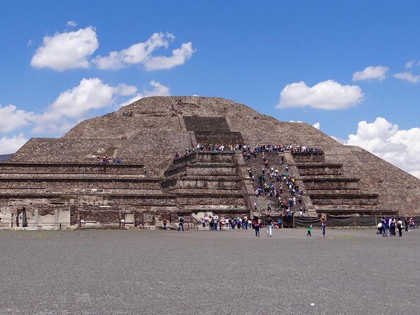2-Day Guadalupe Shrine, Teotihuacan Pyramids and Xochimilco - Day 1: Square of the Three Cultures to Guadalupe and Teotihuacan