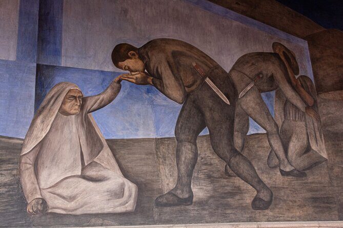 2 Hours of Mexican Muralism with an Art Lover - Between museums: the avenue views and church facades