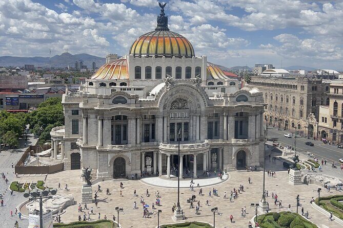 2 Hours of Mexican Muralism with an Art Lover - Stop 1: Palacio de Bellas Artes and the muralism origin story