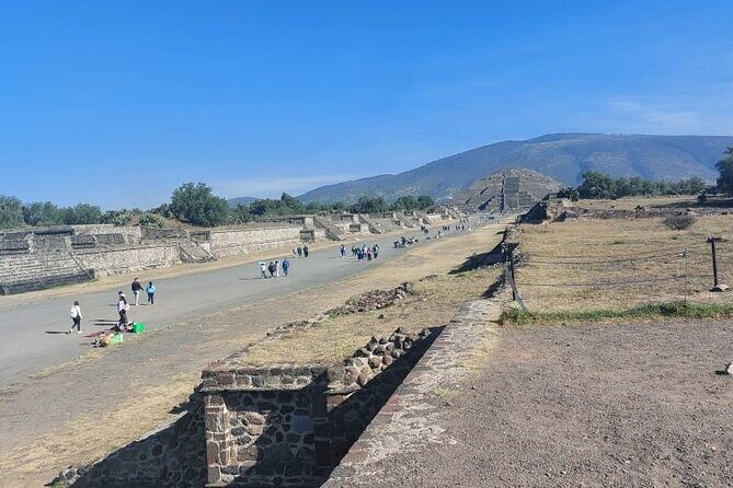4 hours guided tour on Teotihuacan - Walking the Avenue of the Dead Toward the Temple of the Sun