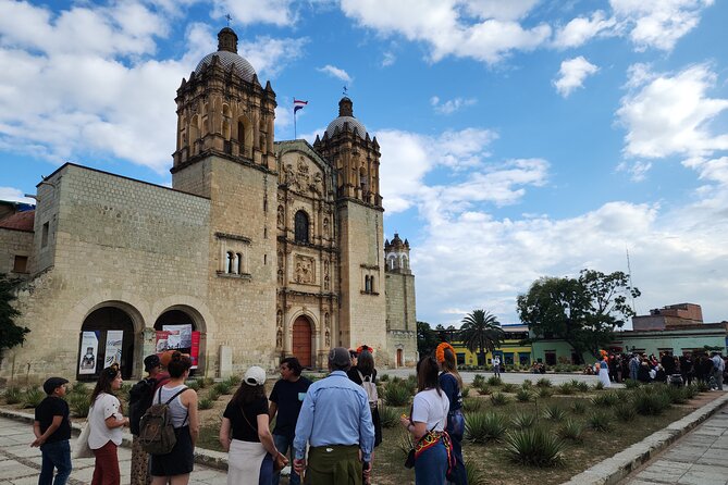 5 Hours Guided Day of The Dead Evening Walking Tour in Oaxaca - Cemeteries and Neighborhood Altars: Where the Personal Side Shows Up