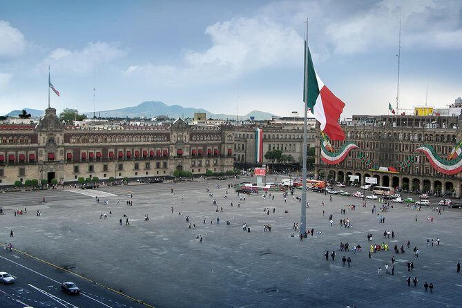 6-Night Best of Central Mexico Tour: Teotihuacan Pyramids, Taxco, Cuernavaca and Puebla from Mexico City - Day 1 arrival and Day 2 Turibus: getting oriented without the stress