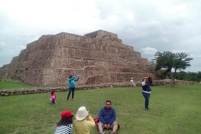A not crowded Archaeological tour in Cañada de la Virgen - Your Guide Makes It: Jesús Rodríguez, Aldo, and the English-First Approach