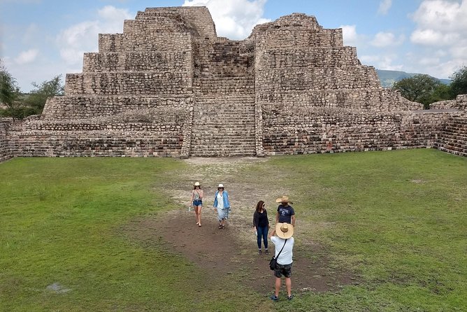A not crowded Archaeological tour in Cañada de la Virgen - The Main Event: Your Cañada de la Virgen Walk (Complexes, Calendar, and Burials)