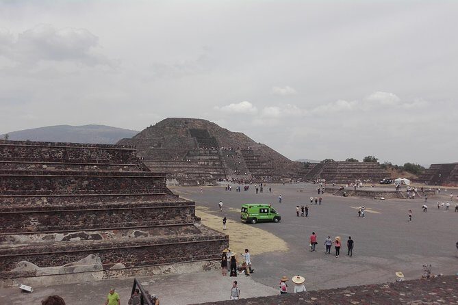 Acolman-Teotihuacán-Plaza of the Three Cultures- Craft Workshop - The artesanía workshop and tasting: tequila, mezcal, and pulque in context