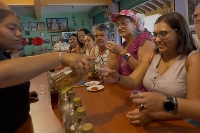 After the footsteps of Nacho Libre in Oaxaca - The guide factor: Juan, plus the team behind the wheel