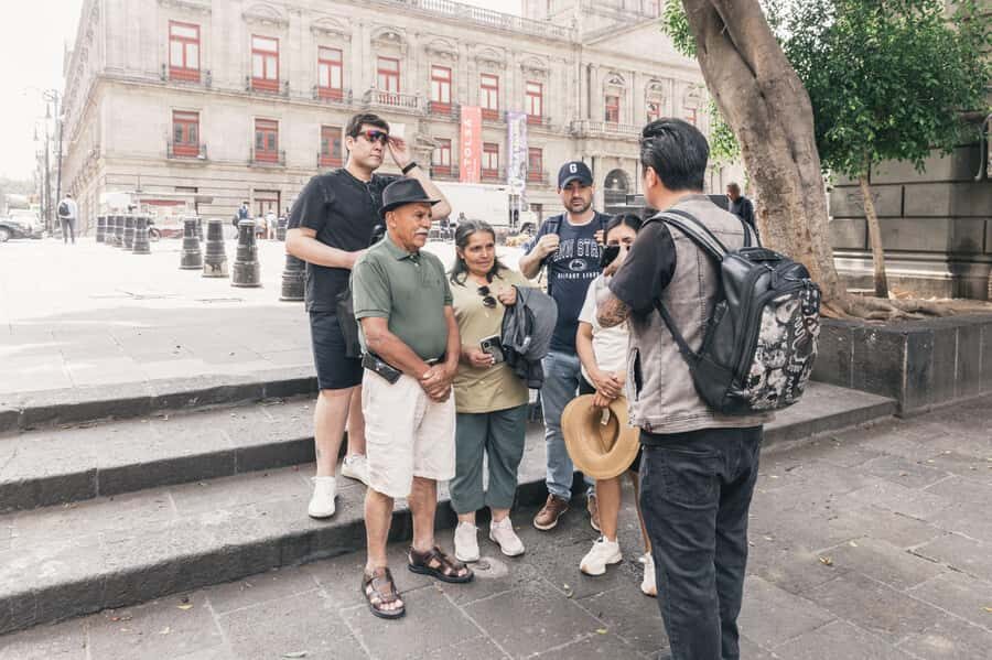 All-in-one CDMX adventure - Riding the Metro to the Monumento a la Revolución