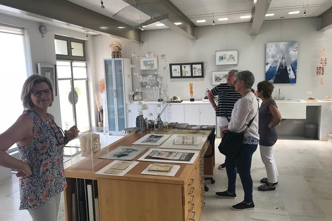 Art tour through artists' workshops around San Miguel de Allende - Fabrica La Aurora: galleries, antique finds, and design you can browse