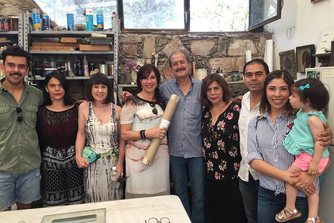 Art tour through artists' workshops around San Miguel de Allende - Wine-and-tapas breaks: the included snack is more than a perk