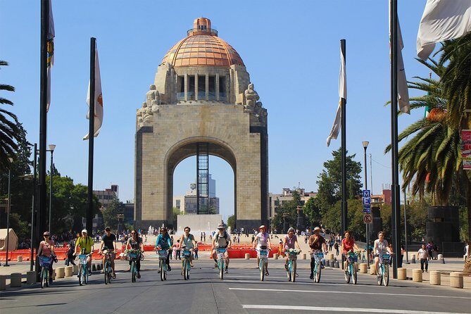 Aztec Tlan - Heritage Bike Tour CDMX - Zócalo and the Metropolitan Cathedral: reading 3 centuries of building from street level