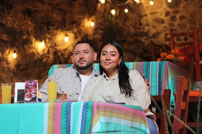 Balloon flight + Breakfast in cave + Pyramids + Pick up CDMX. - Artisan cooperative and tastings: maguey, obsidian, and regional liquors