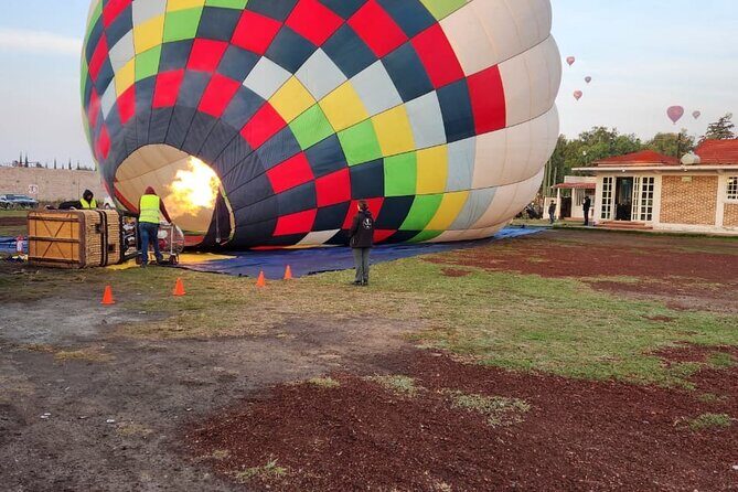 Balloon flight + Breakfast + Transportation from CDMX (SMALL GROUP) - Cave breakfast at La Cueva Teotihuacán (La Cueva Xibalba)