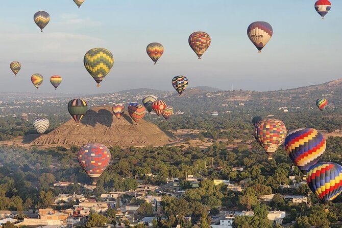 Balloon flight in Teotihuacan from Mexico City - At the balloonport: registration, instructions, and take-off timing
