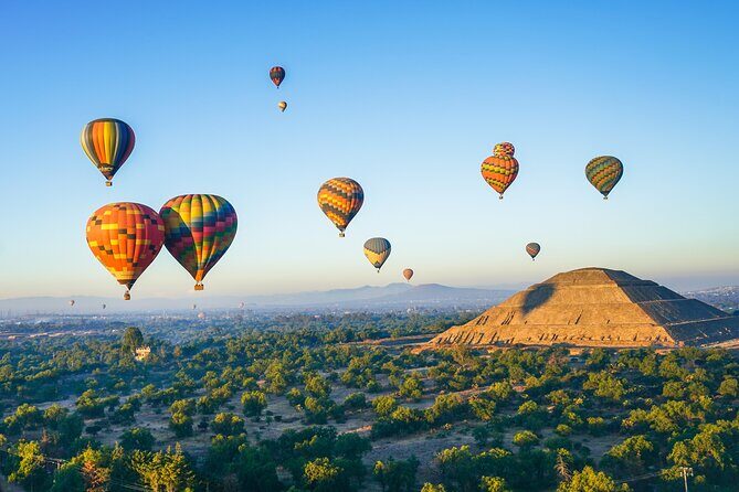 Balloon flight + pick up in CDMX + Breakfast in Cave + Pyramids - Sunrise balloon over Teotihuacan: why this combo works
