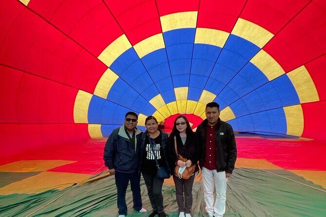 Balloon flight + pick up in CDMX + Breakfast in Cave + Pyramids - Culture stop with obsidian and maguey: fun learning or retail gravity?