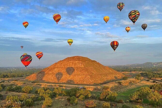 Balloon flight + pick up in CDMX + Breakfast in Cave + Pyramids - The 4:20 a.m. pickup: coffee, timing, and the reality of early starts