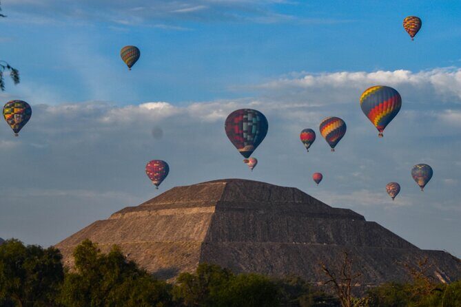 Balloon flight + pick up in CDMX + Breakfast in Cave + Teotihuacan - Guides, Team Energy, and the Small-Group Feel