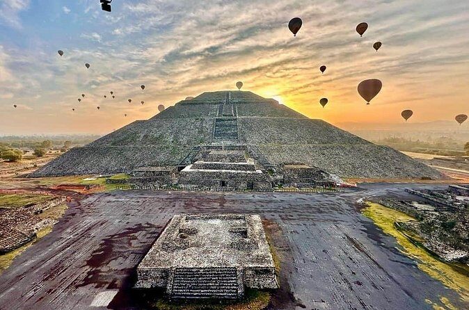 Balloon flight Teotihuacan, Breakfast in a cave Pick up in CDMX - Who this balloon + cave breakfast tour is perfect for