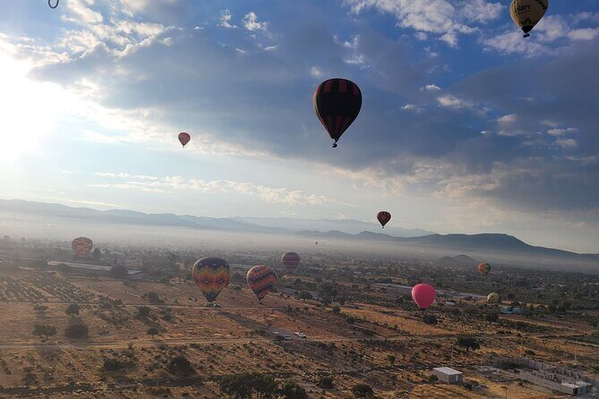 Balloon flight + Transportation + Breakfast in Cave or buffet + Pyramids - Teotihuacán archaeological zone: entry fees and what your time is for