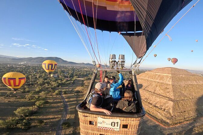 Balloon flight with breakfast in Cave and Pyramids tour from CDMX - The short stops: mezcal/tequila tasting and the sales-pressure reality