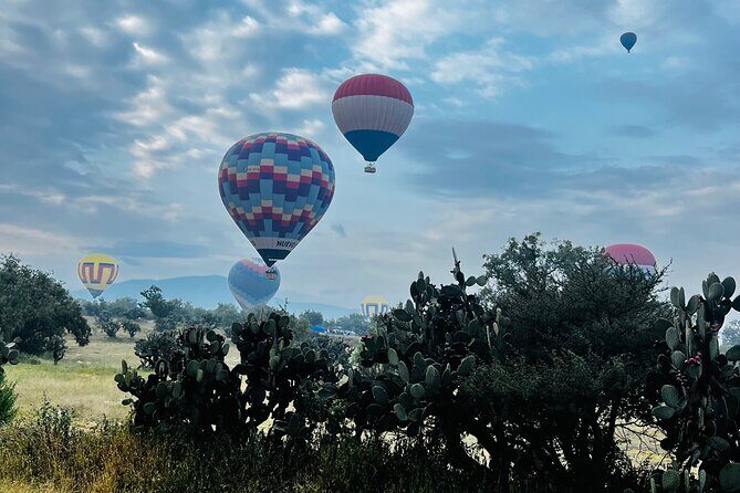 Balloon flight with private transportation and guided tour to Teotihuacán - Teotihuacán guided walkthrough: how the guide shapes the ruins