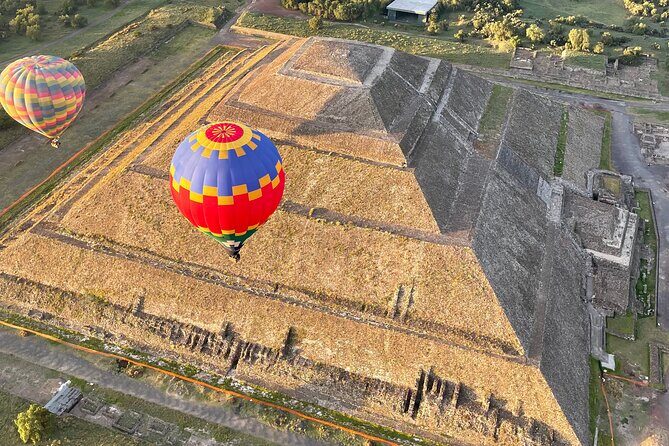 Balloon flight with pyramids tour and transportation from Mexico City - Why this sunrise balloon flight is a Teotihuacan game-changer