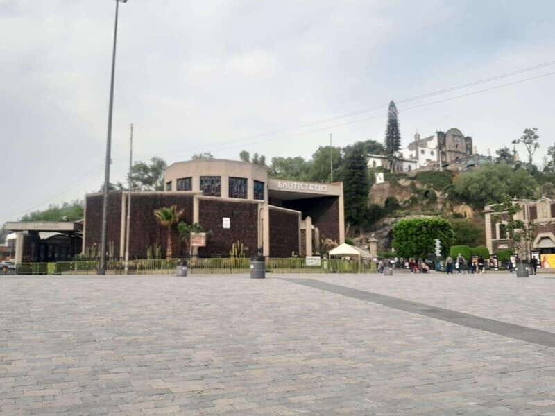 Basilica de Guadalupe: Complete Walking Tour - Calzada de Guadalupe: market street for candles and souvenirs