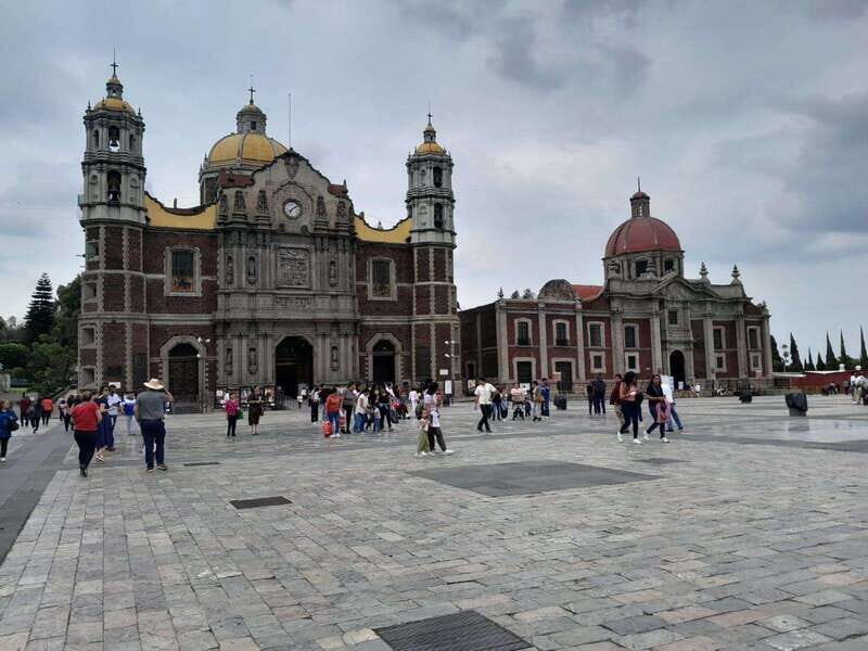 Basilica de Guadalupe: Complete Walking Tour - Entering the Old Basilica: where Guadalupe’s story becomes physical