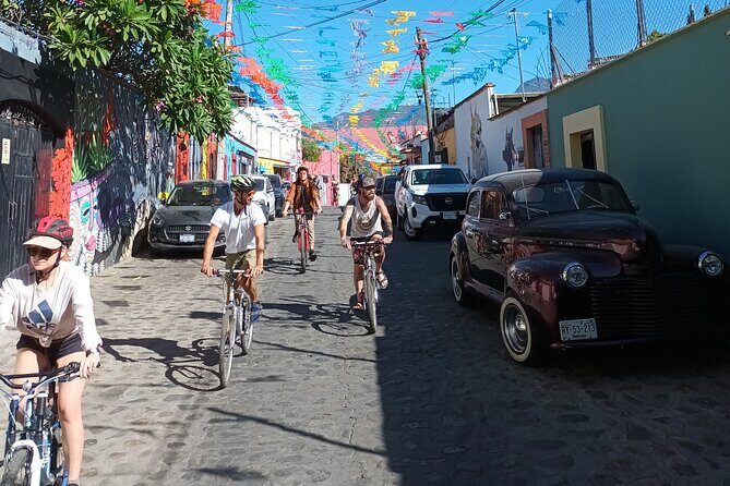 Bicycle Tour through Oaxaca learning about its Urban Art and History - Stop 5: Santo Domingo de Guzmán Complex and New Spain Baroque Details