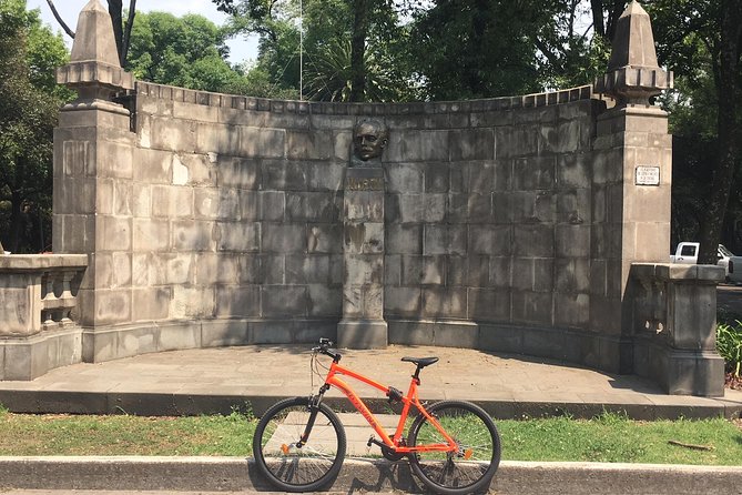 Bike Tour in Mexico City - The 2-hour heart of the tour: Bosque de Chapultepec at bike speed