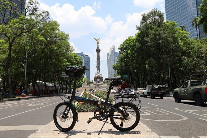 Bike Tour through Chapultepec, Reforma and the Zócalo / Mexico - Stop 3: Palacio de Bellas Artes, Alameda Central, and a Quick Culture Reset