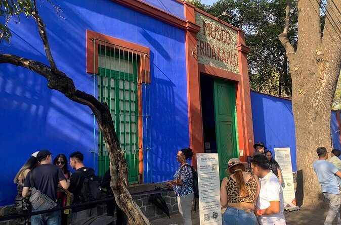 Bike Tour through Colonia Del Valle and Coyoacán / Mexico - Plaza Hidalgo: history, architecture, and a built-in lunch pause