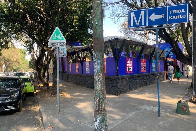 Bike Tour through Colonia Del Valle and Coyoacán / Mexico - Parque Mariscal Sucre and the Del Valle intro you can actually use