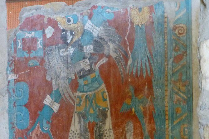 Cacaxtla Archaeological Site and Tlaxcala Day Trip from Puebla - Stop 1 in Tlaxcala’s Centro Histórico: murals at a human scale