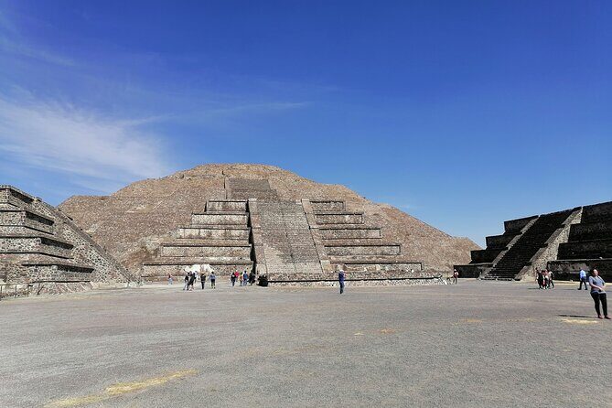CDMX balloon flight, breakfast, pickup and visit to Teotihuacán - The balloon flight itself: 45–60 minutes of wind and light