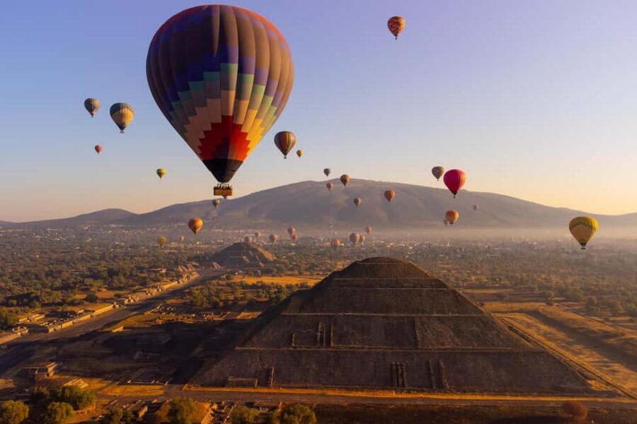 CDMX: balloon ride over Teotihuacan with transportation included - Why a Sunrise Balloon Over Teotihuacan Works So Well