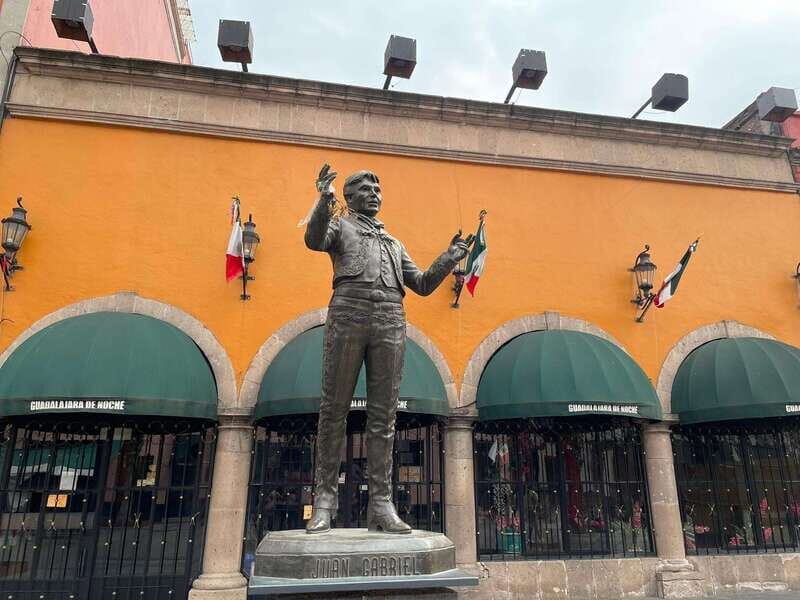 CDMX: Garibaldi Copa Show - Meeting point energy at Plaza Garibaldi