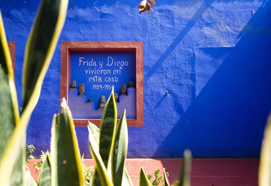 CDMX: Tour of Xochimilco and Coyoacán with option to visit the Frida Kahlo Museum - The cooperative artisan shop: a smart place to buy local