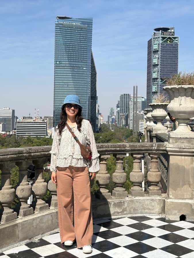 Chapultepec Castle: Private tour with local guide, tickets included - Why Chapultepec Is a Castle (Not Just a Pretty Building)