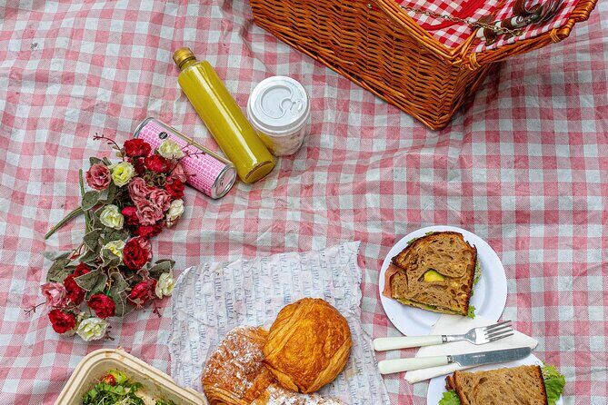 Chapultepec Walking Tour and Picnic - Key Highlights at a Glance