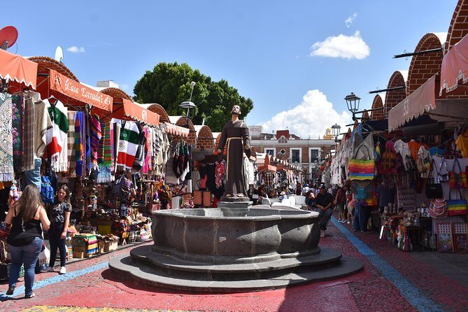 City walking tour in Puebla (private tour) - Biblioteca Palafoxiana: a library that feels like a monument