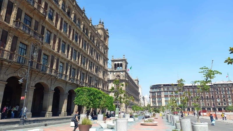 Ciudad de Mexico: Historia y vida moderna en la capital - Zócalo 1 photo stop: the heart of the historic center
