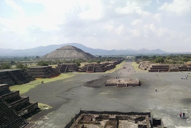 COMBO - Guadalupe Shrine & Teotihuacan Pyramids + Taxco (2 days) - Puebla plus Santa Prisca in Taxco: churches, details, and a little reality check on shopping