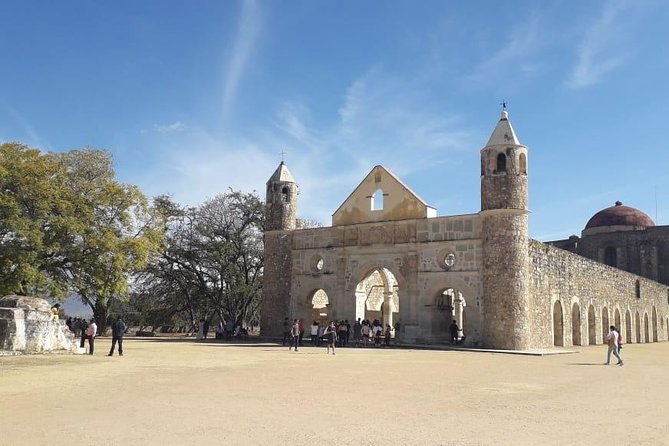 Combo two-day tours, Hierve el Agua Full day and Monte Alban full day - Day 1: Monte Albán, alebrijes at San Antonio Arrazola, and black pottery in Coyotepec
