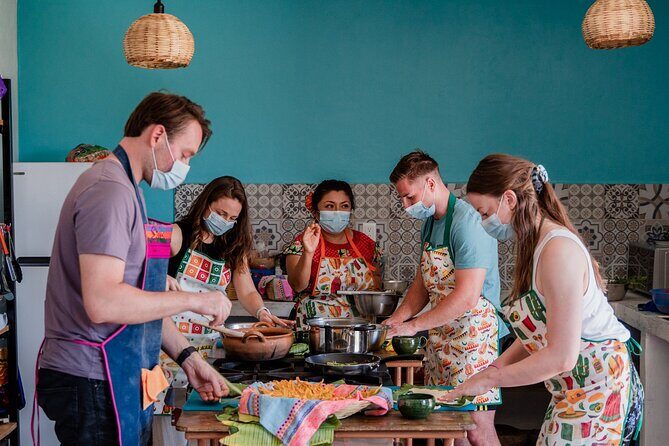 Cooking classes from the Isthmus with a Tehuana - From Jardín Carbajal to the market: picking ingredients like a local