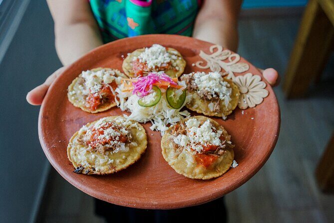 Cooking classes from the Isthmus with a Tehuana - Cooking and eating with mezcal cocktails and fresh aguas