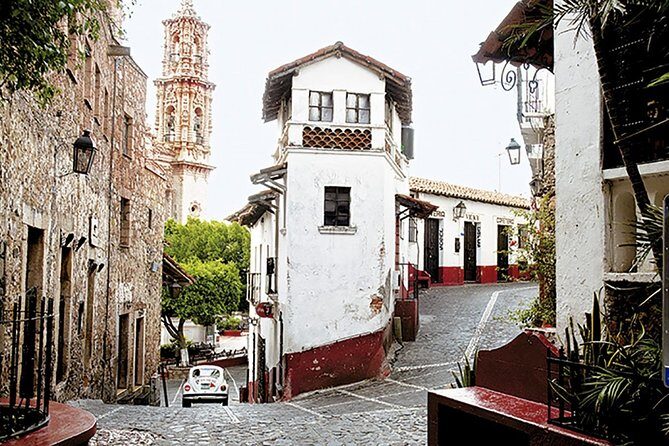 Cuernavaca and Taxco 1-day Tours from Mexico City - Cuernavaca’s Cathedral, Cortés exterior, and Morelos Monument walk