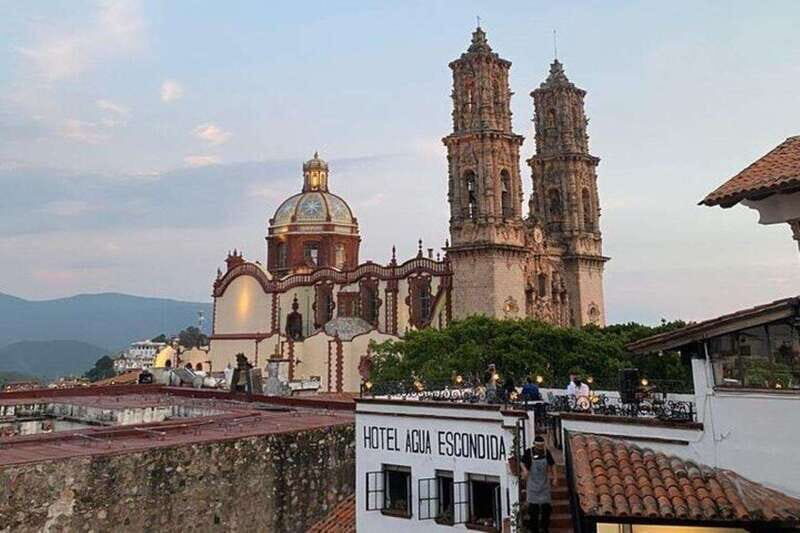 Cuernavaca and Taxco Day Tour - Riding into Taxco de Alarcón: silver town vibes and Santa Prisca